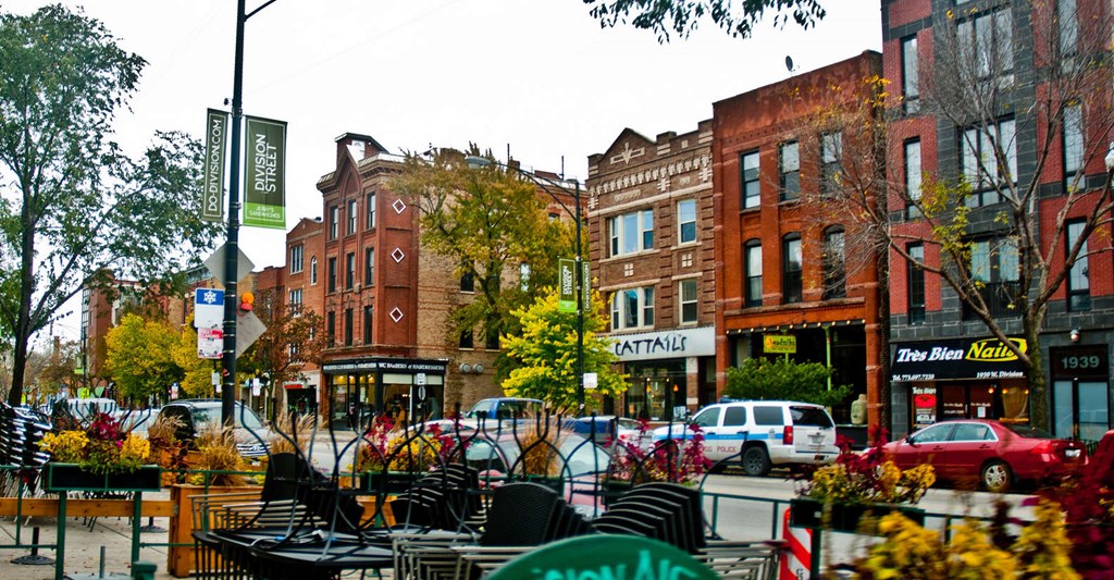a city street filled with cars and buildings
