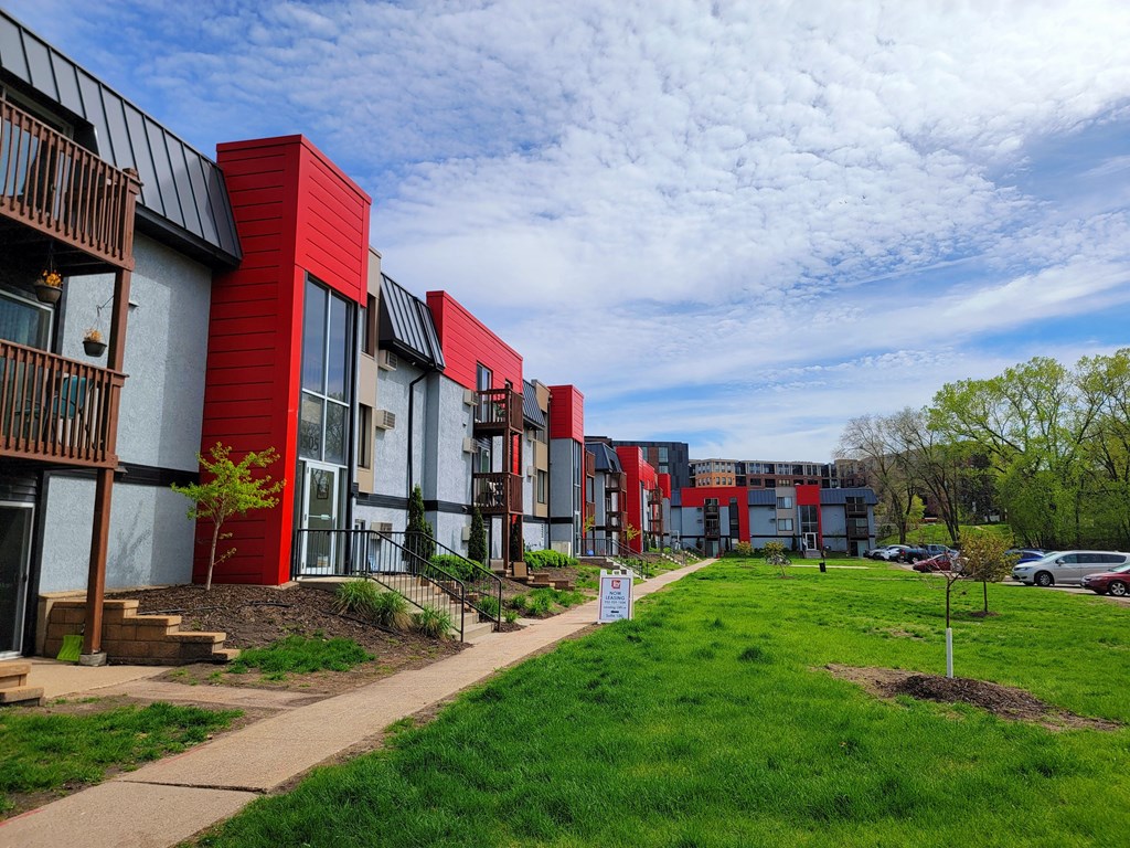 a row of town houses in front of a green field