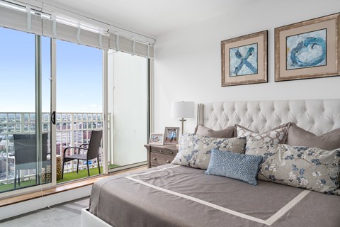 A bedroom with a large bed and a view of the city at Residences Providence, Rhode Island 2903