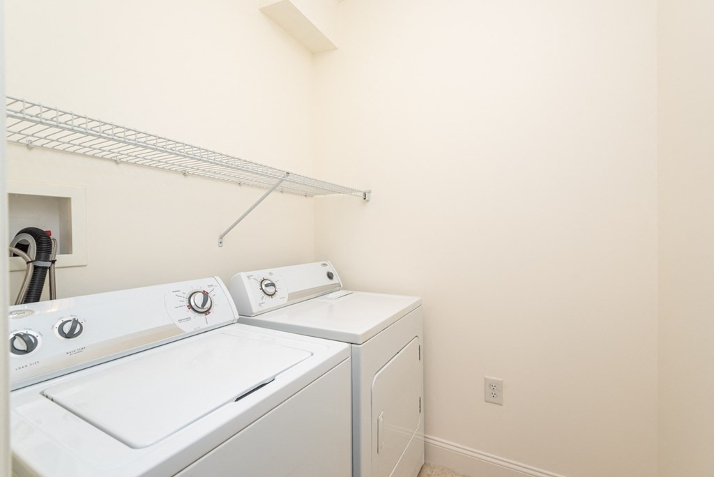 Drum Hill 2 Bedroom Apartment with private personal washer and dryer