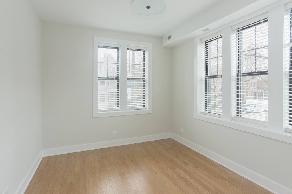 Montrose Seeley Apartments Chicago