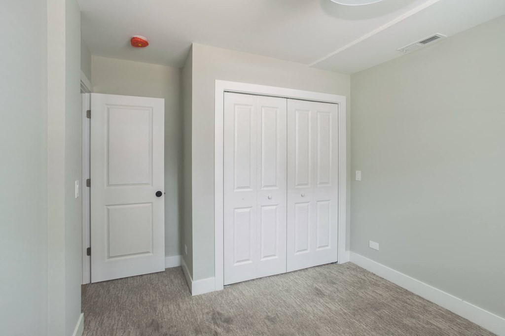 Montrose Seeley Apartments Chicago