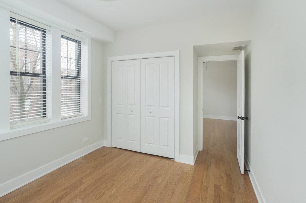 Montrose Seeley Apartments Chicago