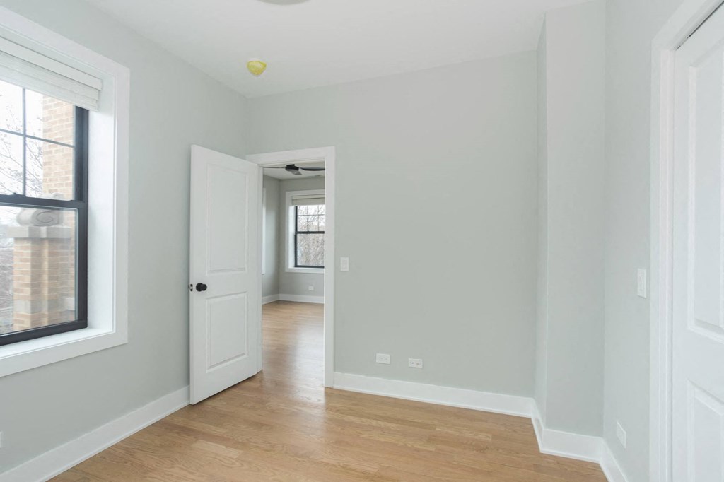 Montrose Seeley Apartments Chicago