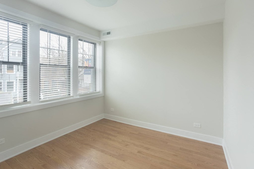 Montrose Seeley Apartments Chicago