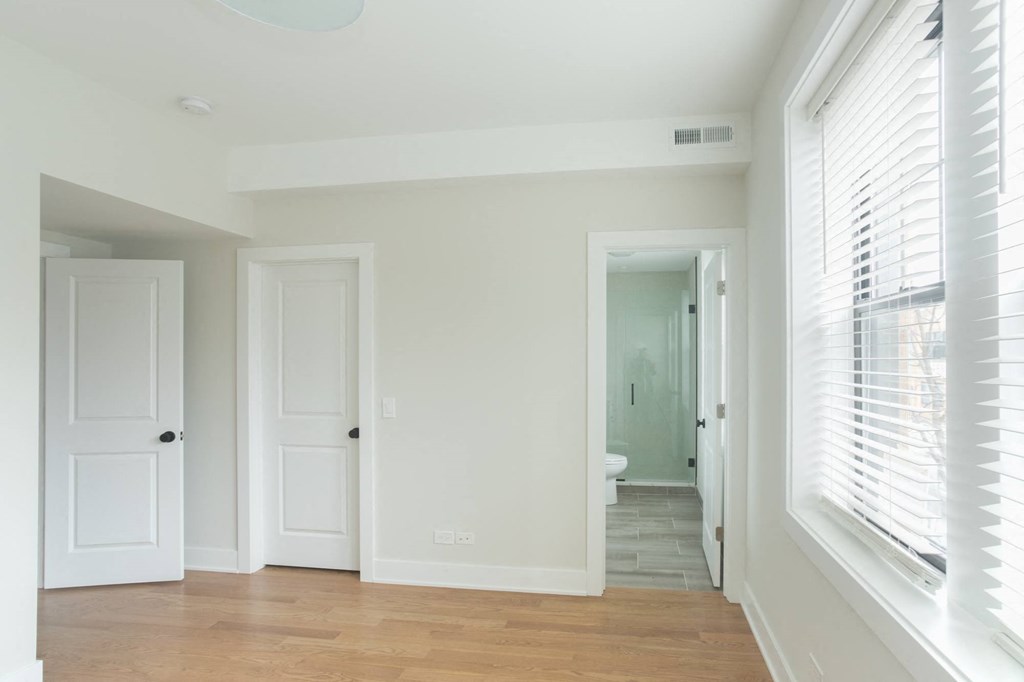 Montrose Seeley Apartments Chicago