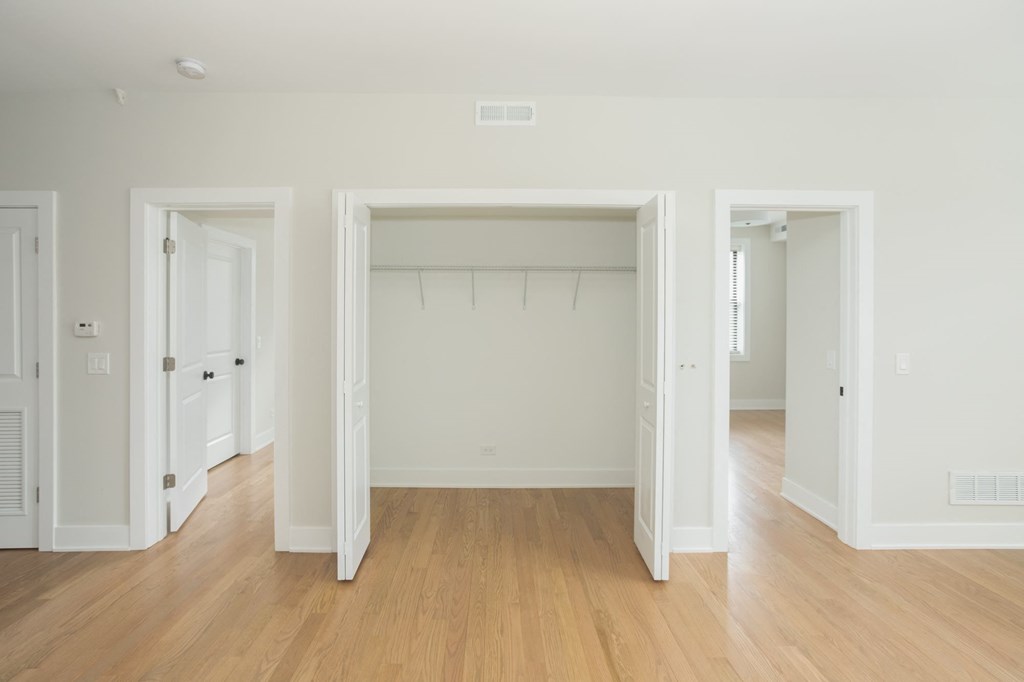 Montrose Seeley Apartments Chicago