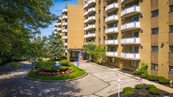 26011 Lakeshore Blvd 1-2 Beds Apartment for Rent - Photo Gallery 3