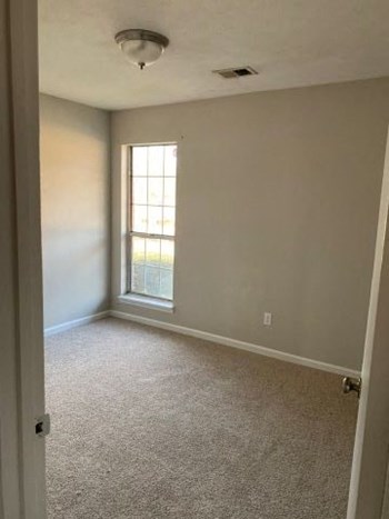 100 Cross Creek Drive 2-4 Beds Duplex/Triplex for Rent - Photo Gallery 5