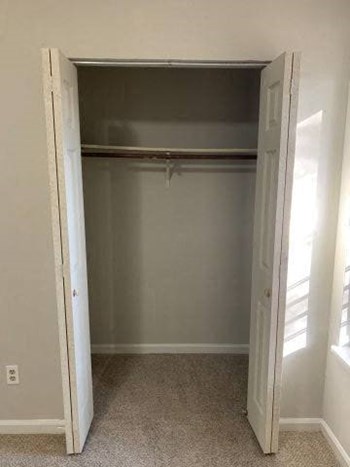 100 Cross Creek Drive 2-4 Beds Duplex/Triplex for Rent - Photo Gallery 4