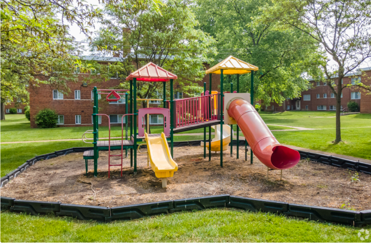 playgrounds at the estates apartments