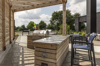Picnic Area With Grilling Facility at Wesmont, Indianapolis