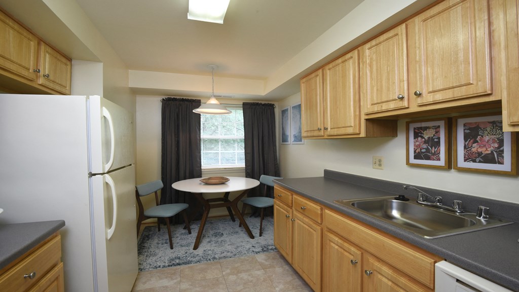 Kitchen with eat-in dining  table and window at Village of Pine Run Apartments & Townhomes*, Maryland, 21244