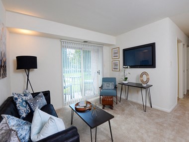 102 Waldon Road, D 1-2 Beds Apartment for Rent - Photo Gallery 4