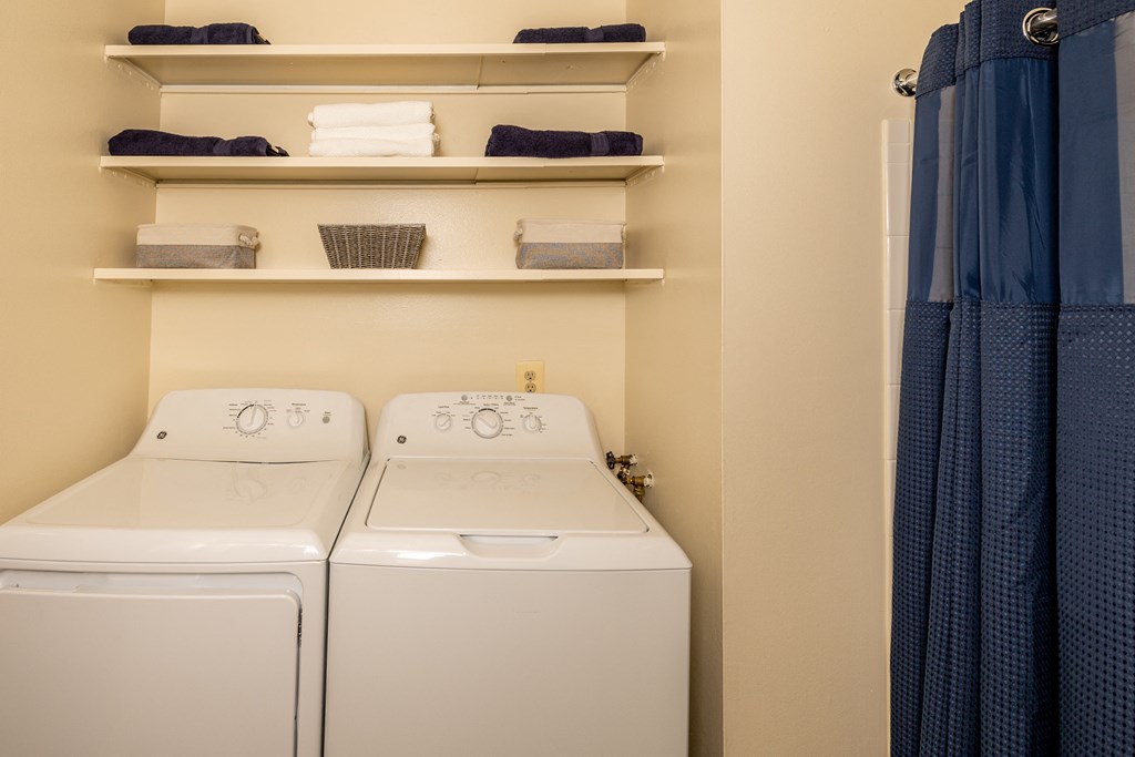 Washer and dryer at Seven Oaks Townhomes, Edgewoode, MD, 21040