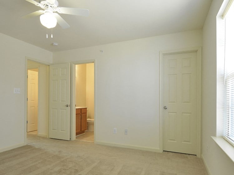 The Pointe At Manorgreen Townhomes is a similar property to Pangea Pines located in Baltimore