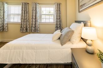 802 Kingston Court 1-3 Beds Apartment for Rent - Photo Gallery 5