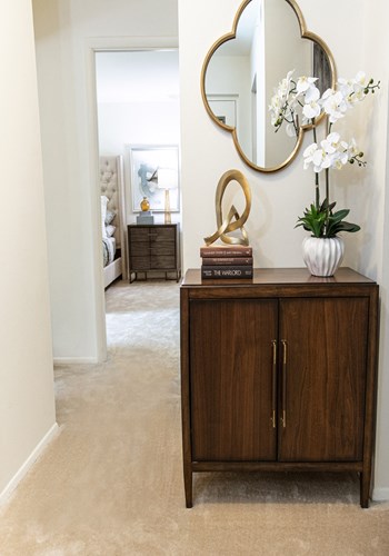 Apartment foyer entry - Photo Gallery 4