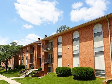 11 Spring Towne Circle 1-2 Beds Apartment for Rent - Photo Gallery 1