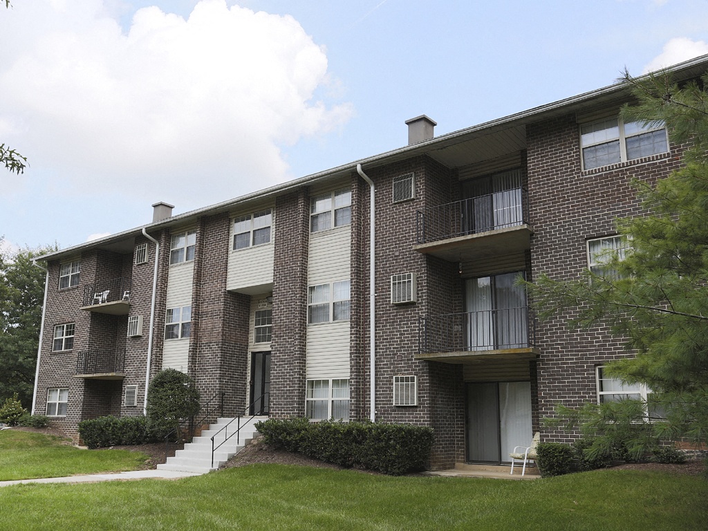 Deer Park Apartments Exterior