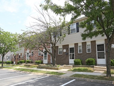 802 Kingston Court 3 Beds Apartment for Rent - Photo Gallery 3