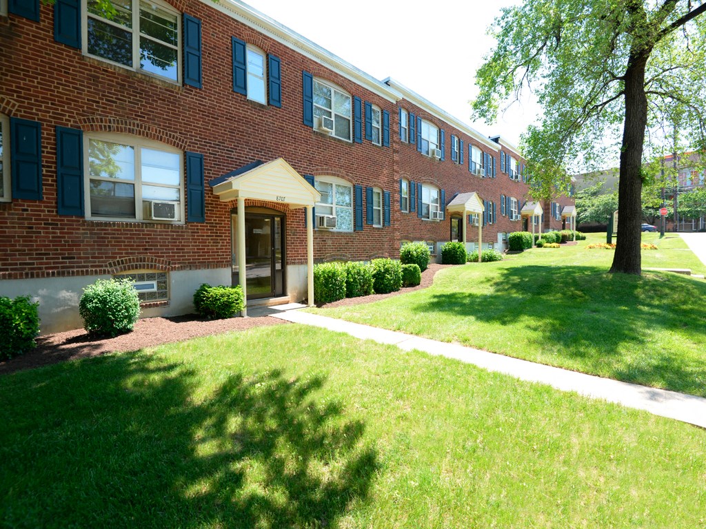 Exterior View at Loch Bend Apartments, Baltimore, 21234