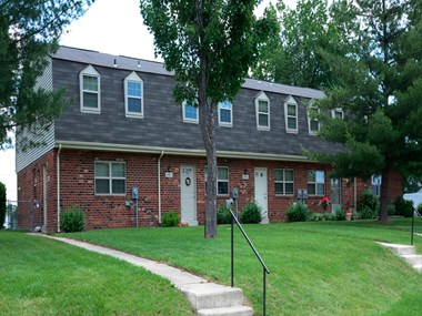 736 W. Kingsway Road 3 Beds Apartment for Rent - Photo Gallery 1