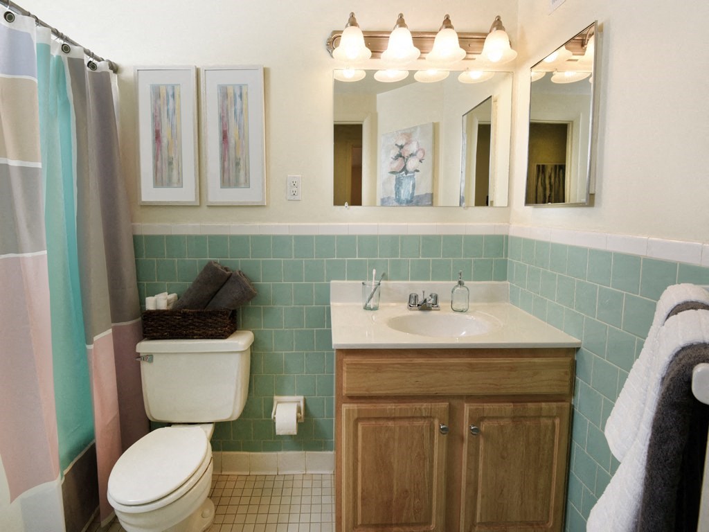 Bathroom with a toilet sink and mirror at Hyde Park Apartments*, Essex