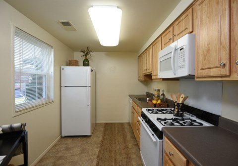 Kitchen With Granite Counter Top at Colony Hill Apartments & Townhomes, Baltimore, Maryland