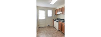 Kitchen with a stove a sink and a door at Hyde Park Apartments*, Essex, 21221