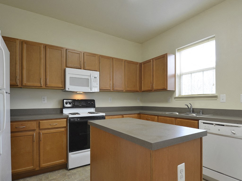 The Pointe At Manorgreen Townhomes