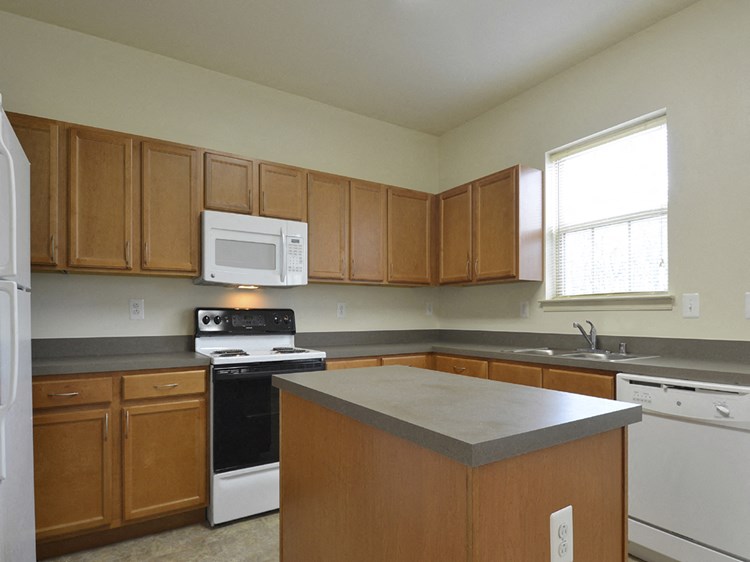 The Pointe At Manorgreen Townhomes