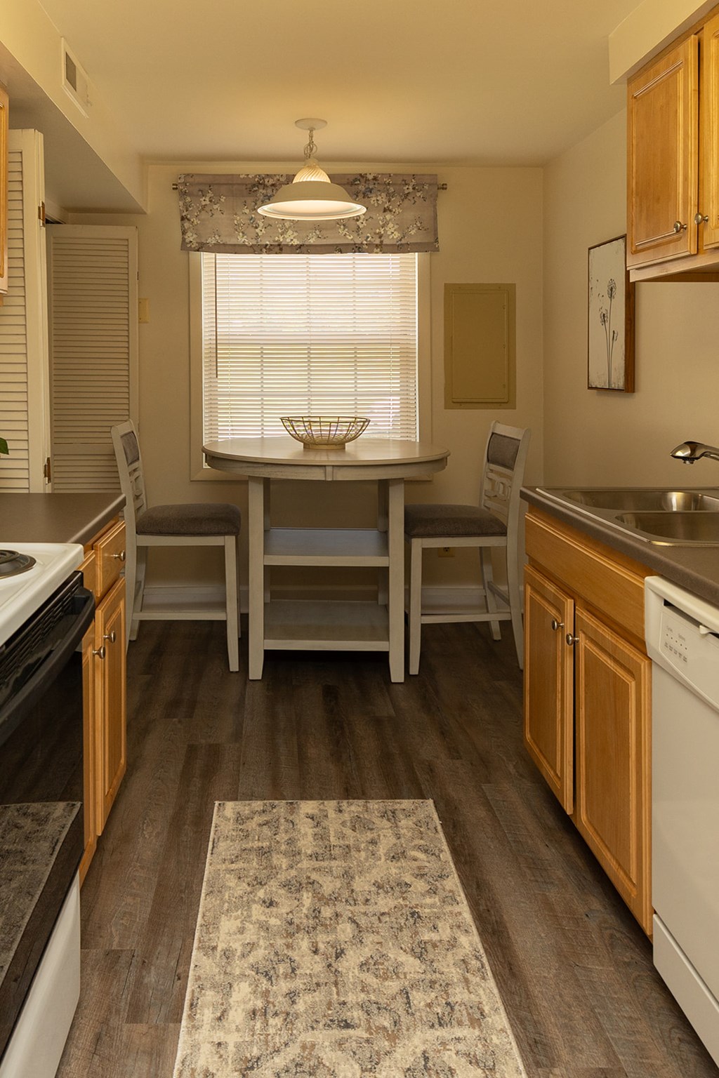 Kitchen And Dining at Chapel Valley Townhomes, Maryland, 21236