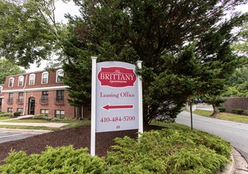 The Brittany apartments monument sign - Photo Gallery 3