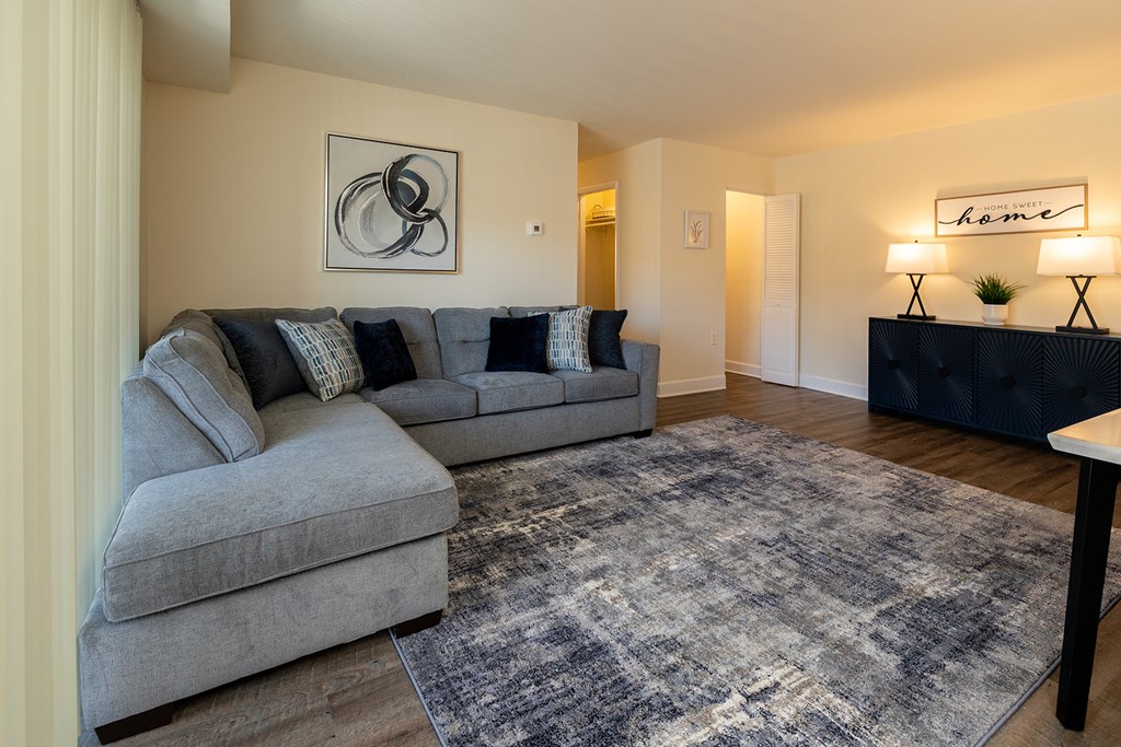 Living Room at Painters Mill Apartments, Owings Mills, MD, 21117