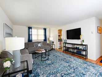 Hyde Park Apartments spacious living room - Photo Gallery 2