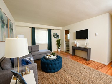Open and spacious living room at Arbuta Arms - Photo Gallery 3