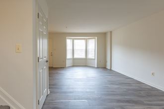 103 Village Of Pine Court 3 Beds Apartment for Rent - Photo Gallery 5