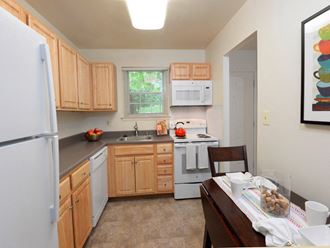 Eat in kitchen at Seven Oaks Townhomes at Seven Oaks Townhomes, Edgewood, 21040