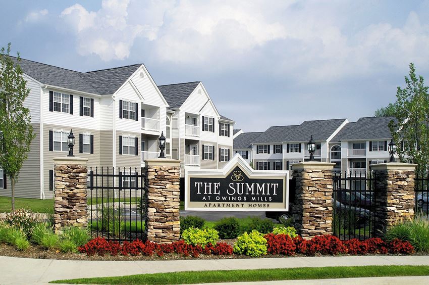 Exterior Apartment Building The Summit at Owings Mills - Photo Gallery 1
