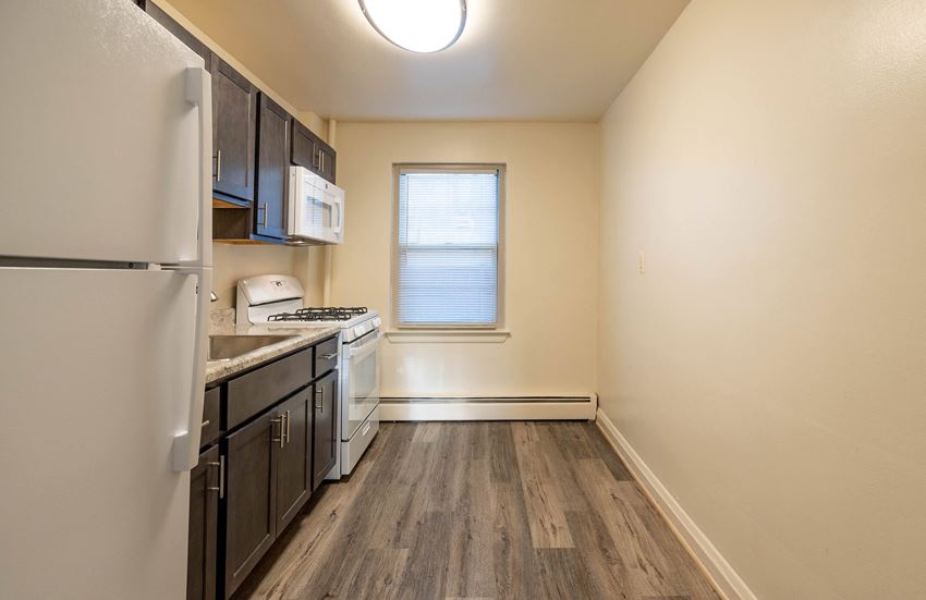the gallery for > small kitchen designs for apartments