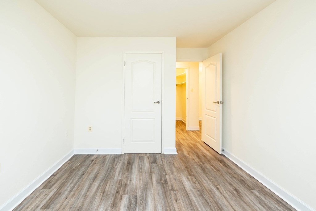 Large Bedroom at Seminary Roundtop Apartments, Lutherville, MD, 21093