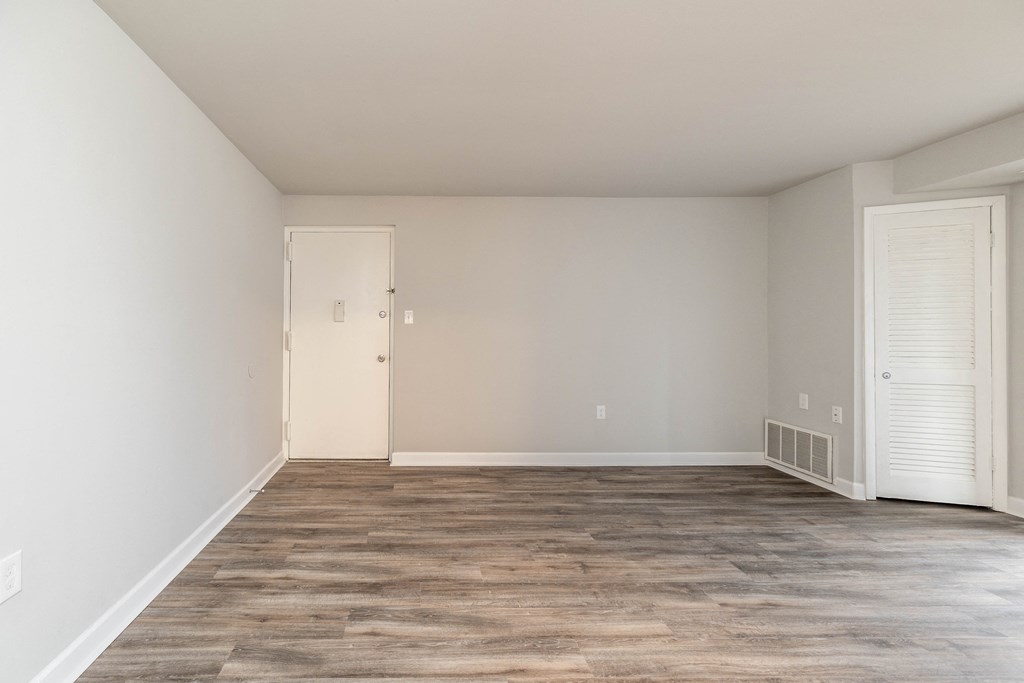 Room with Hardwood Floors at Cub Hill Apartments, Baltimore, 21234