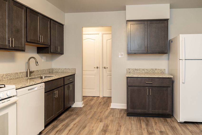 Well Equipped Kitchen Well Equipped Kitchen at Cub Hill Apartments, Baltimore - Photo Gallery