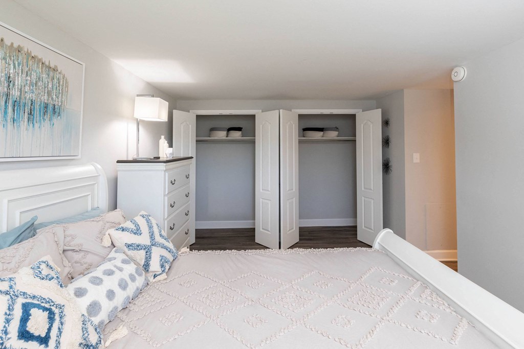 A bedroom with two closets at Fairbrook Park, Baltimore, 21244
