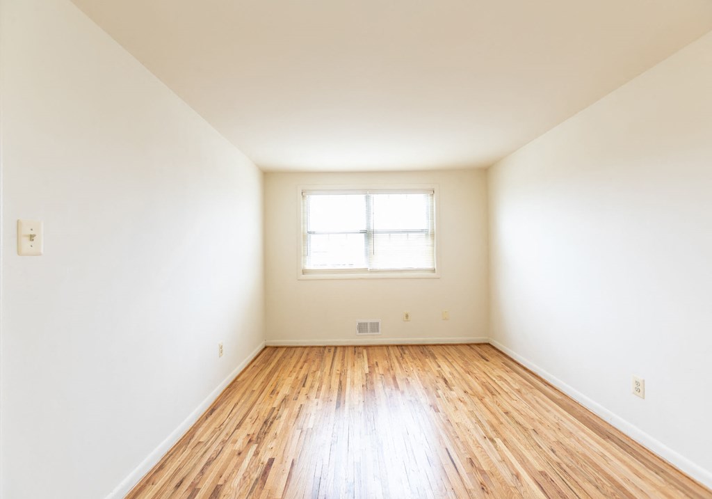 Bright second bedroom at Foxridge Townhomes, Baltimore