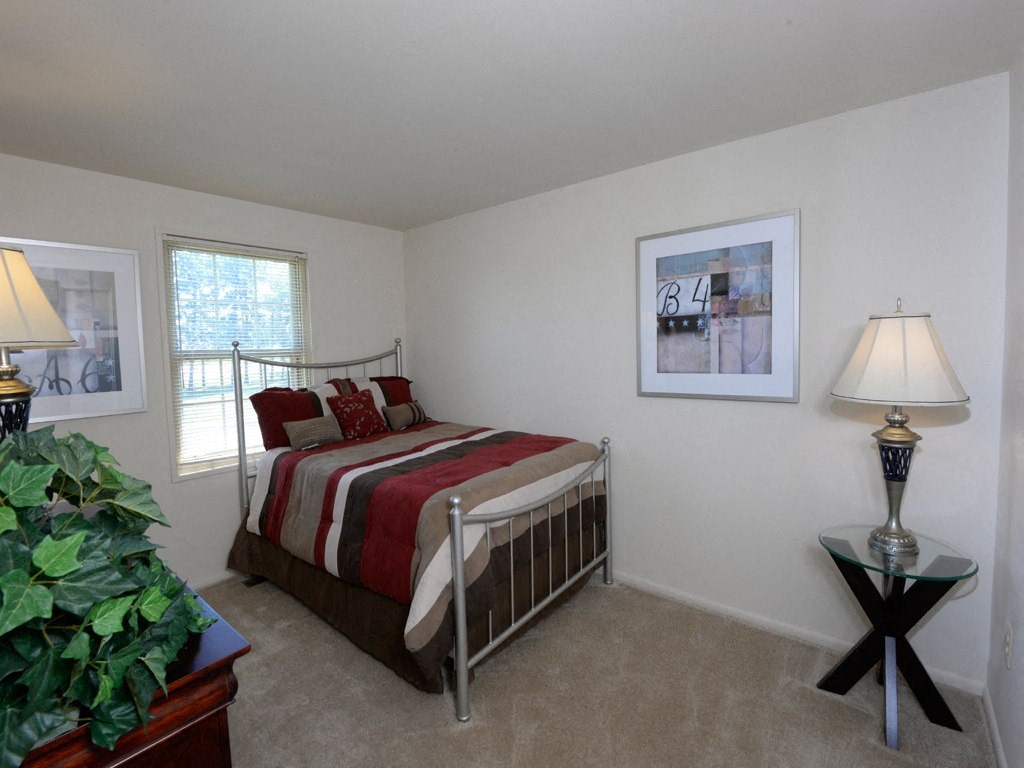 Guest Bedroom at Yorktowne Townhomes Apartments, Hanover, PA