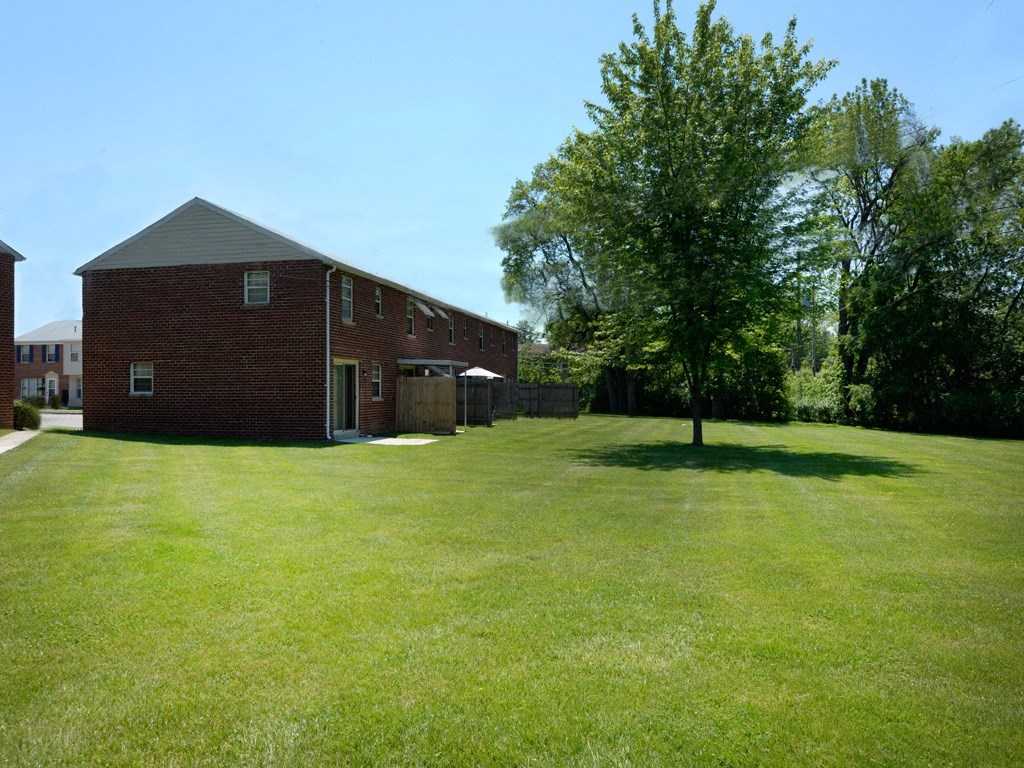 Scenic and mature landscape at Yorktowne Townhomes Apartments, Hanover, PA 17331