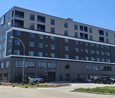 a large building with cars parked in front of it