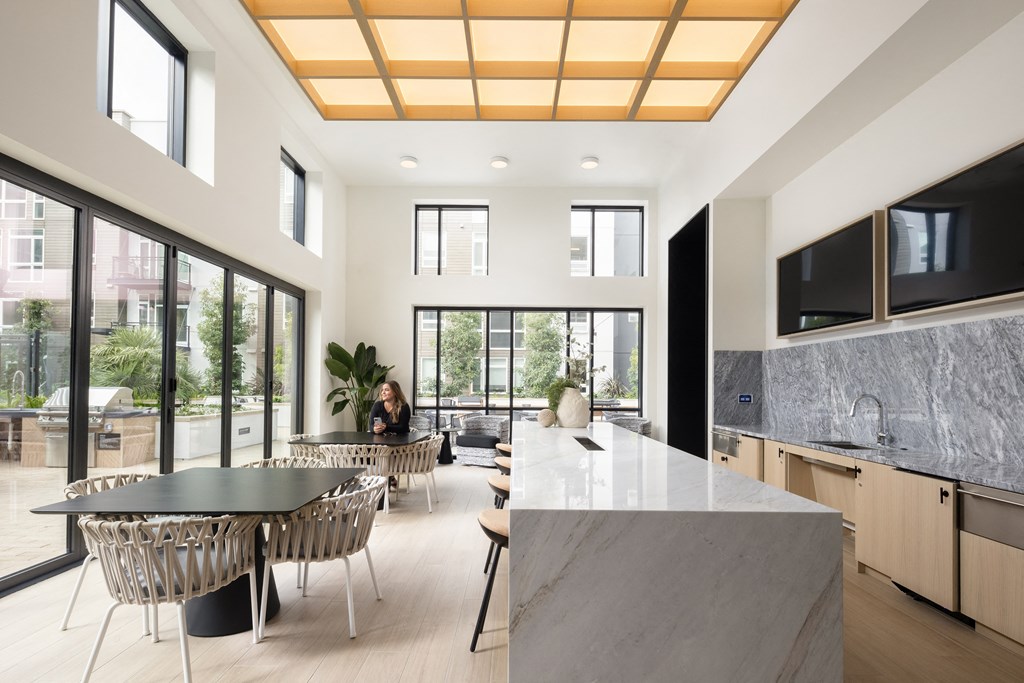 Resident lounge amenity at Sixth & Jackson apartments in San Jose.